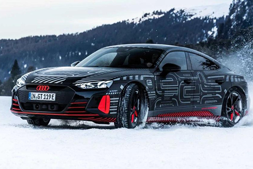 奥迪e-tronGT亮相,全车碳纤维,2.88s破百