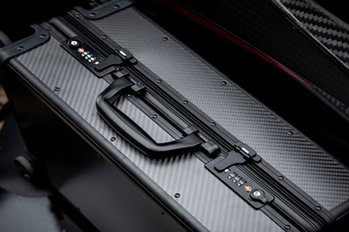 碳纤维箱子适合在物流行业使用吗?